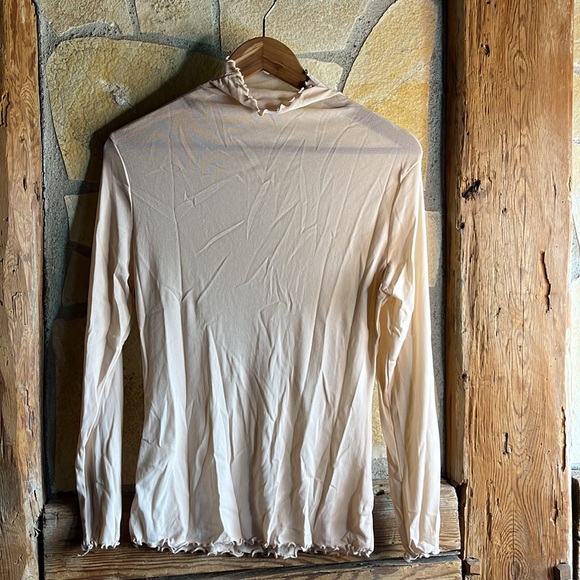 Mesh Turtleneck in Apricot 🫶 - Picture 7 of 11